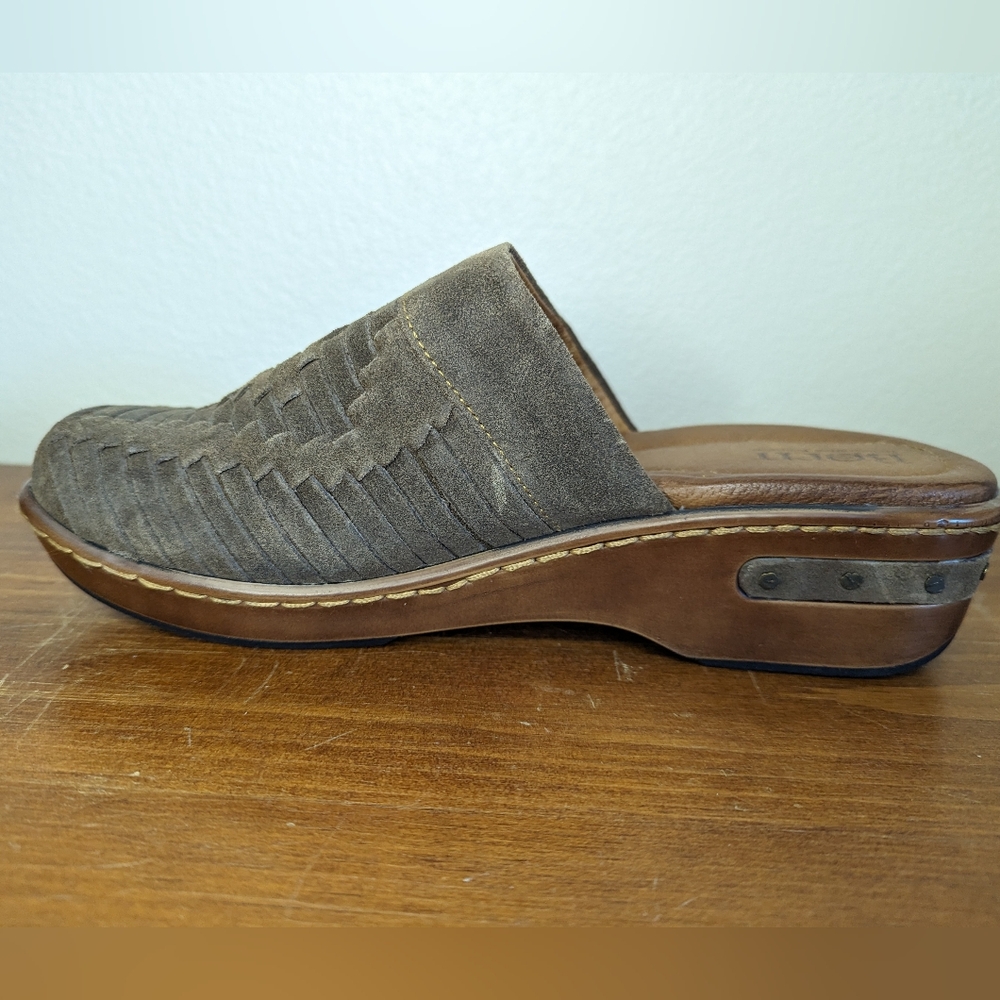 NWOT Born Yucatan Distressed Clogs Wet Weather (Grey) Women's Size 9 - Picture 5 of 14
